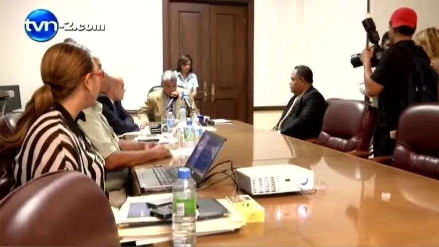 Ministro Mulino refuta a Navarro sobre criminalidad y Finmeccanica