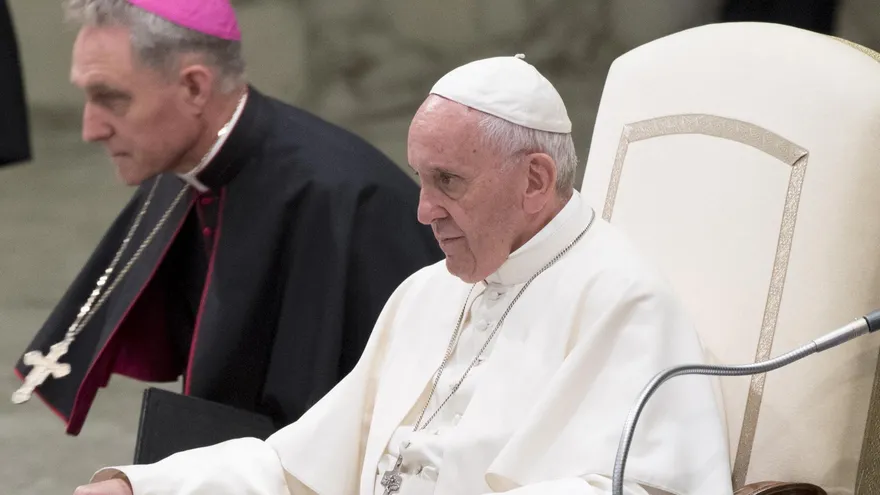 El papa Francisco celebra una audiencia con afectados por la enfermedad de Huntington en el aula Nervi del Vaticano