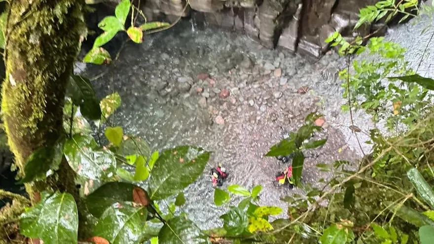 Continúa la búsqueda de desaparecido en Macho de Monte pese a las difíciles condiciones climáticas.
