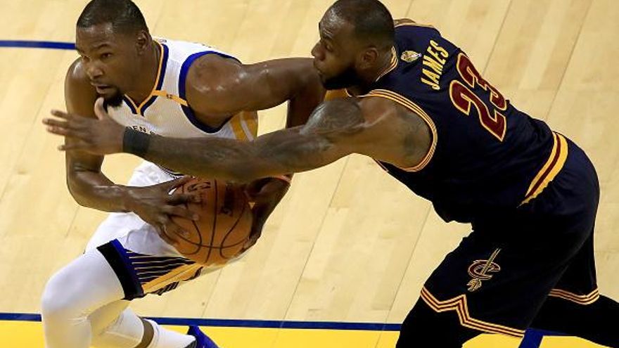 Lebron James tendrá que esforzar el triple para guiar a los Cavs.