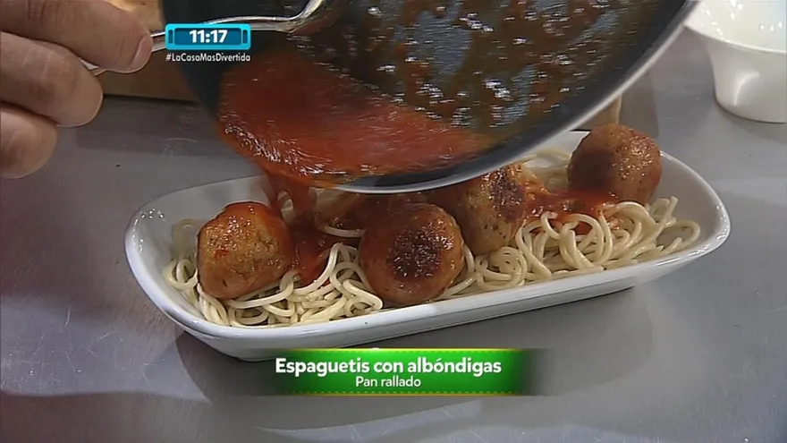 Espaguetis con Albondigas