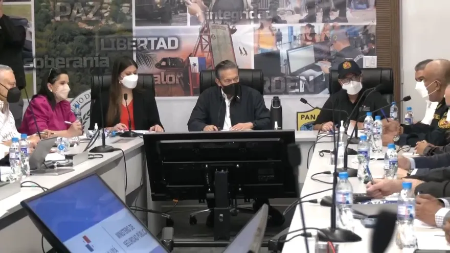 Gobierno se reúne para atender tema de incendio en cerro Patacón