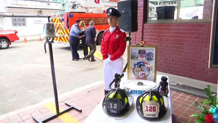 Bomberos panameños rinden honor a los caídos el 9-11