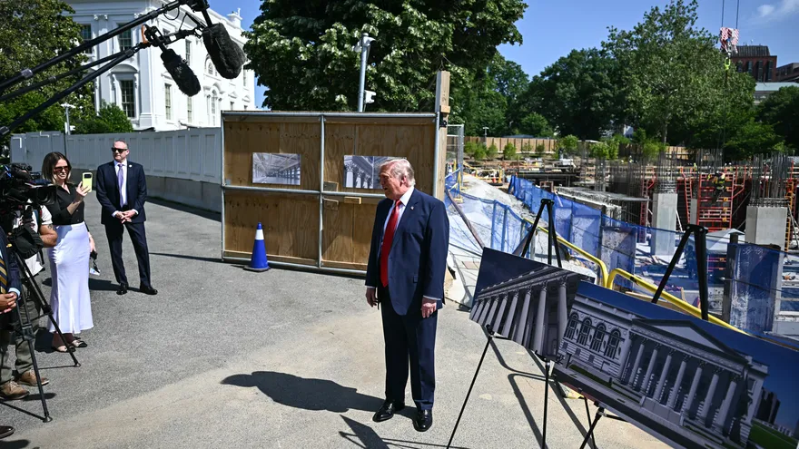 Donald Trump recorre obras del salón de baile de la Casa Blanca
