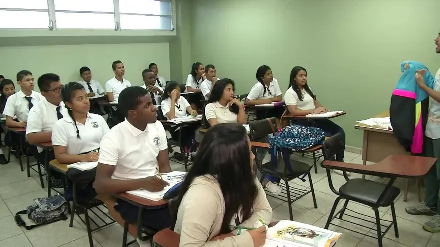 Estudiantes panameños buscan dominar el idioma inglés