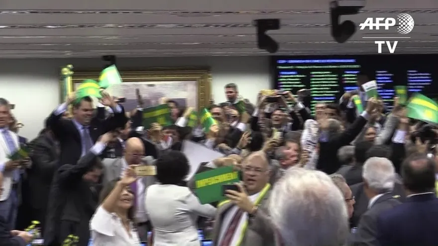 Congreso de Brasil recomienda juicio para destituir a Rousseff