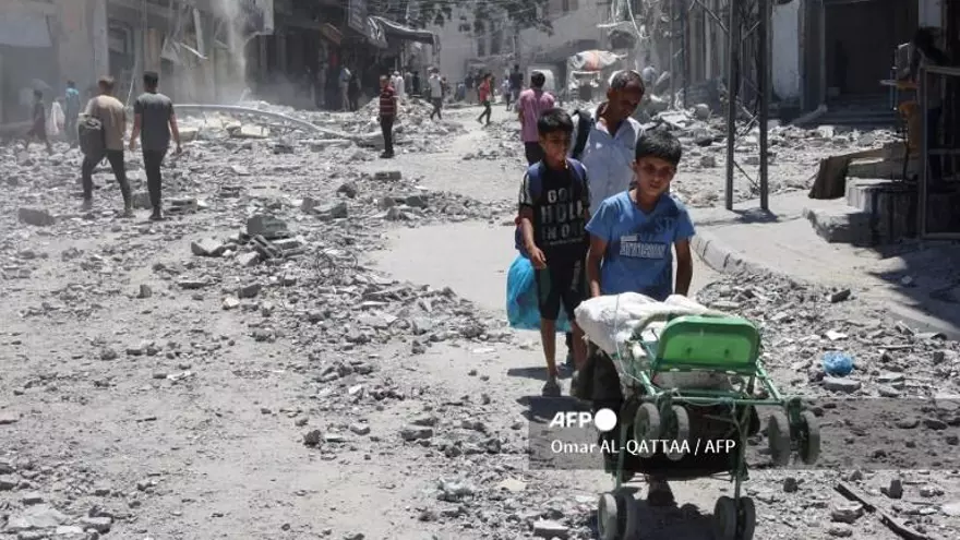 Niños en Gaza buscan alimentos para sobrevivir