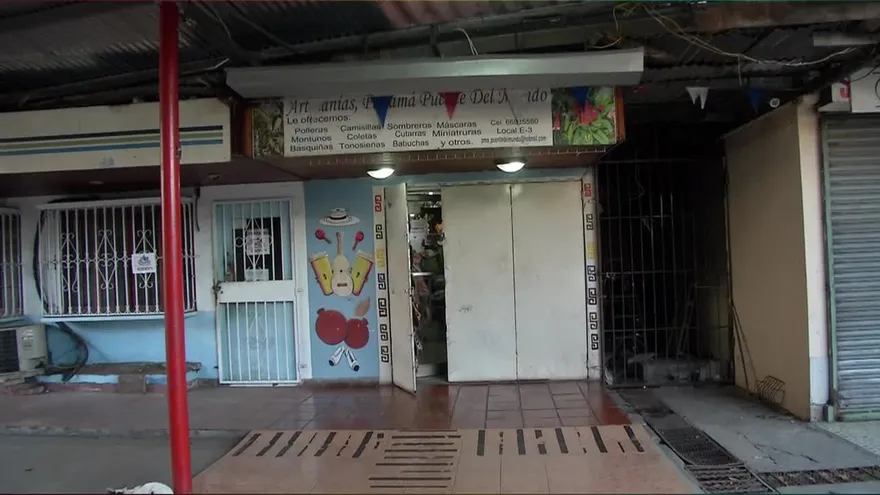 Desalojan buhoneros en Mercado de Artesanías