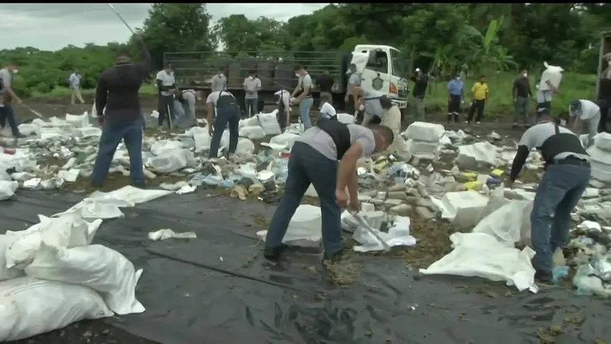 Policía destruye 9.7 toneladas de drogas