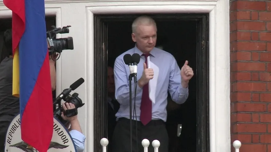 Assange, interrogado en embajada de Ecuador en Londres