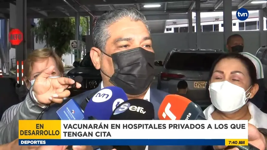 Ministro Sucre participa del inicio de la vacunación en hospitales privados