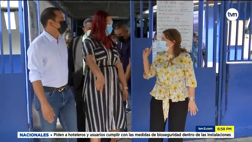 Administrativos de escuelas oficiales regresan a sus puestos