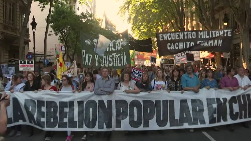 Miles de personas mantienen vivas las protestas en Chile