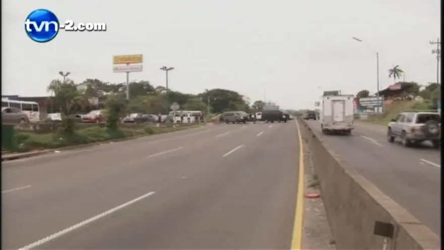 Piratas cierran vía en Arraiján y son desalojados