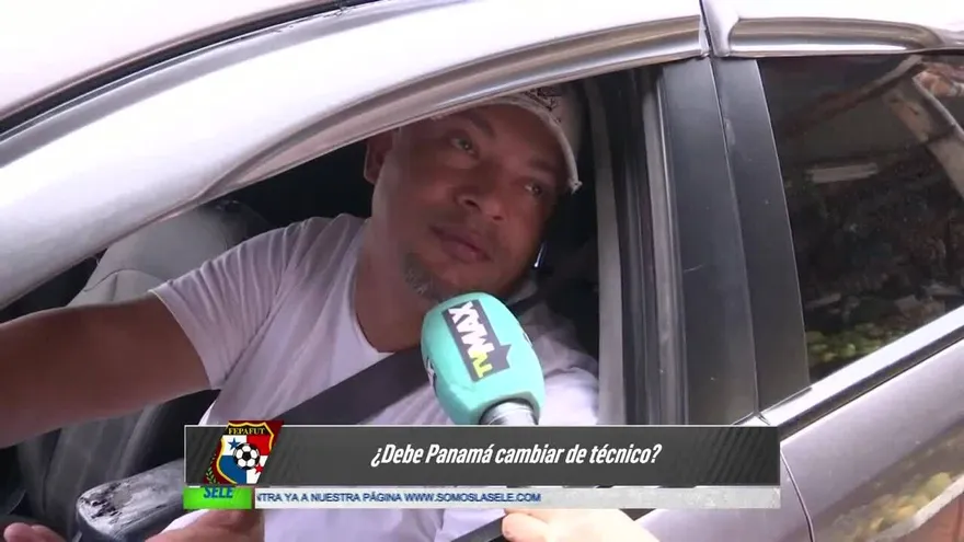 La voz de la afición ¿Debe seguir Julio Dely Valdés al frente de la Sele?