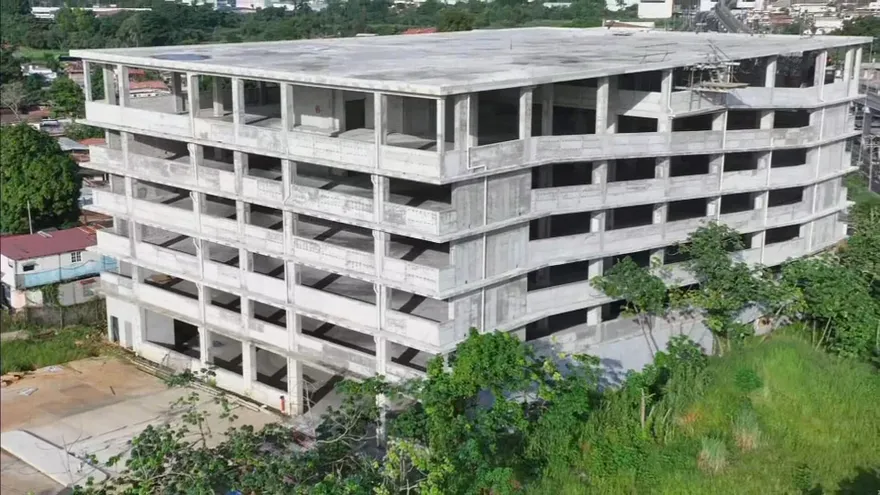 Edificio de estacionamientos de la policlínica JJ Vallarino