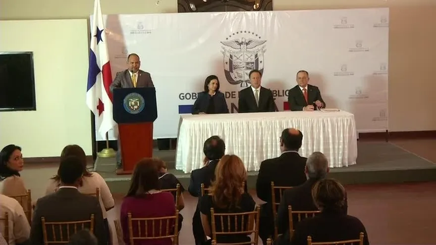 Varela recibe informe de Comité de Expertos