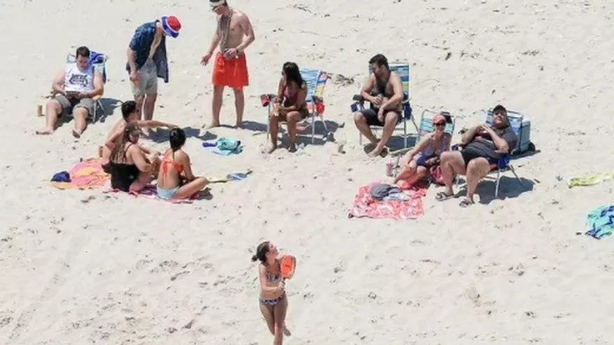 Gobernador Chris Christie de Nueva Jersey junto a su familia disfrutando de un día soleado. Las imágenes han generado una ola de críticas en su contra.