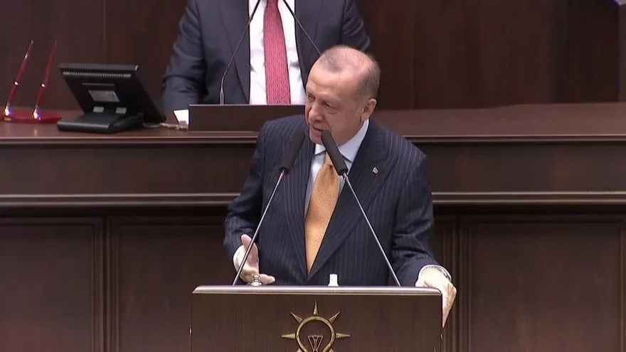 Presidente turco Erdogan llama "canallas" a Charlie Hebdo por haberlo caricaturizado