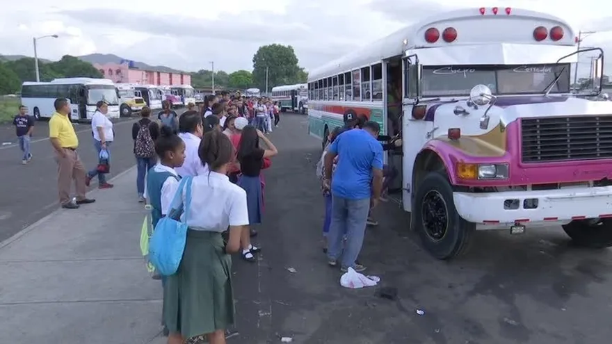 Prefieren el transporte de buses diablos verdes y los piratas