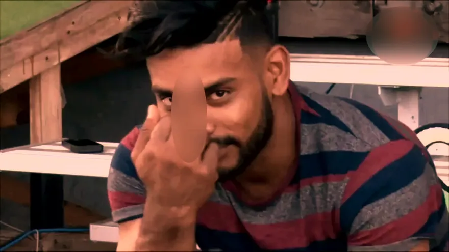 Daniel de Calle 7 saca el dedo en vivo