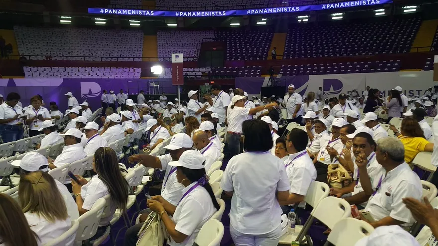 Panameñistas en la Arena Roberto Durán.
