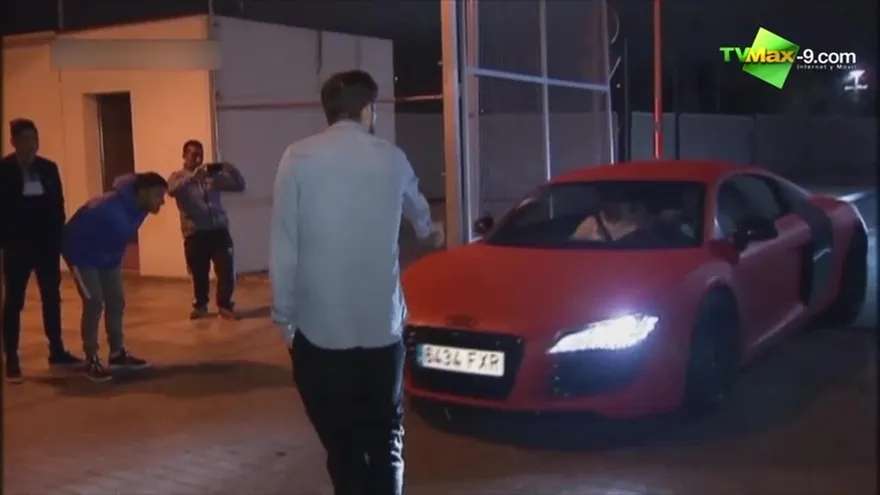 Hinchas atacaron los autos de jugadores del real