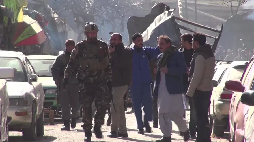 Alrededor de un centenar de muertos en atentado en Afganistán