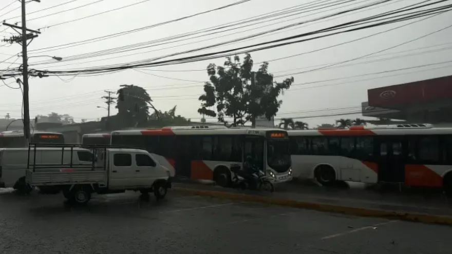 Inundaciones en la vía Ricardo J. Alfaro