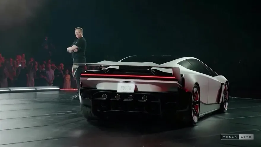 Elon Musk presenta el auto 'volador' de Tesla