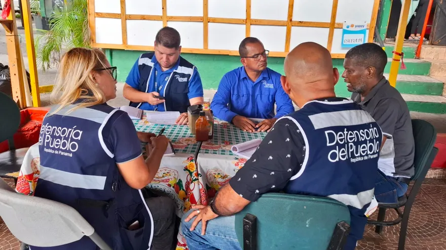 Defensoría tenderá puentes entre comerciantes de la vereda Afroantillana y autoridades por ampliación de Vía España