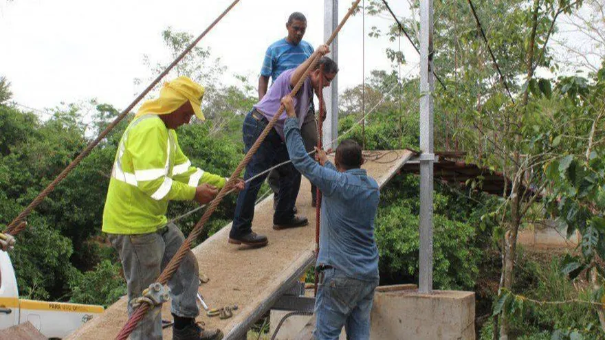 MOP contempla construcción de 100 puentes en las comarcas