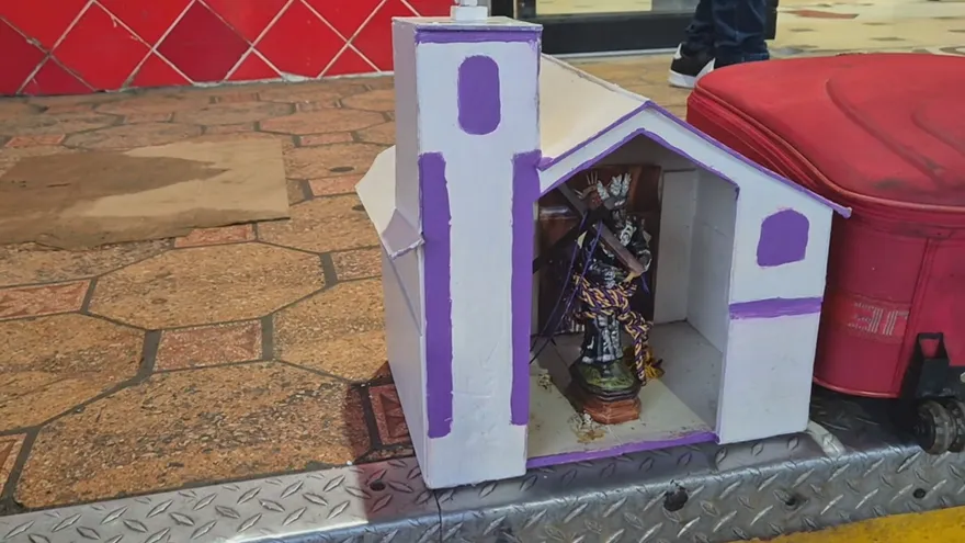 Devotos avanzan en su peregrinación hacia la iglesia de San Felipe de Portobelo