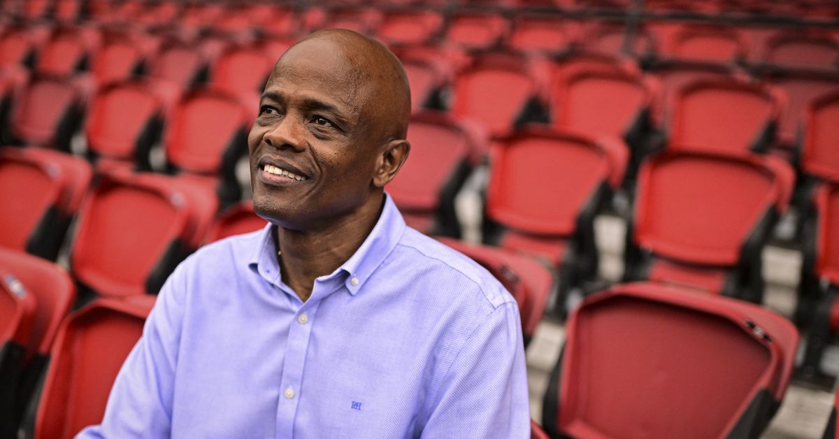 Julio Dely Valdés lamentó el descenos del Real Oviedo en España