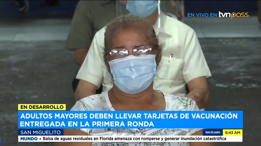 Adultos mayores de 60 años reciben segunda dosis en el circuito 8-6