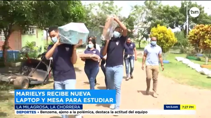 Niña recibe sorpresas para poder seguir estudiando