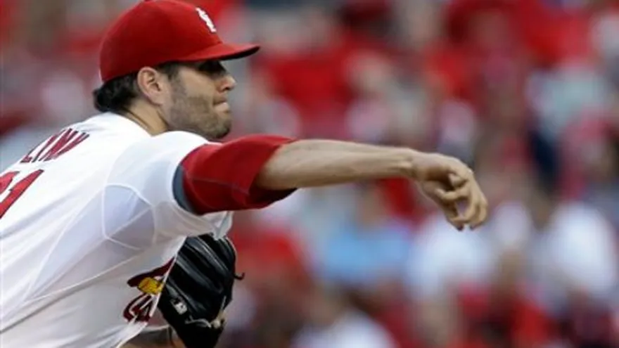 Lynn ayuda a Cardenales a vencer a Diamondbacks