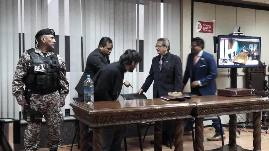 Niegan recurso a empresario que reclamó 50% de Facebook