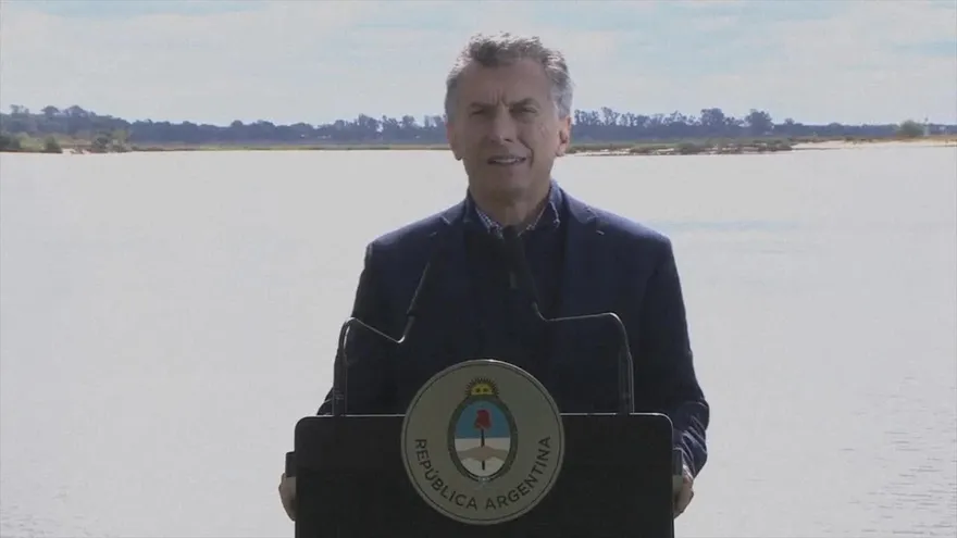 Macri reemplaza a presidente de Banco Central de Argentina