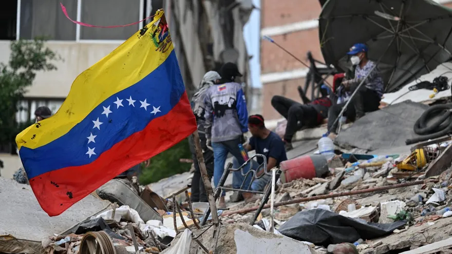 Sigue la remoción de escombros de las estructuras colapsadas en Venezuela.