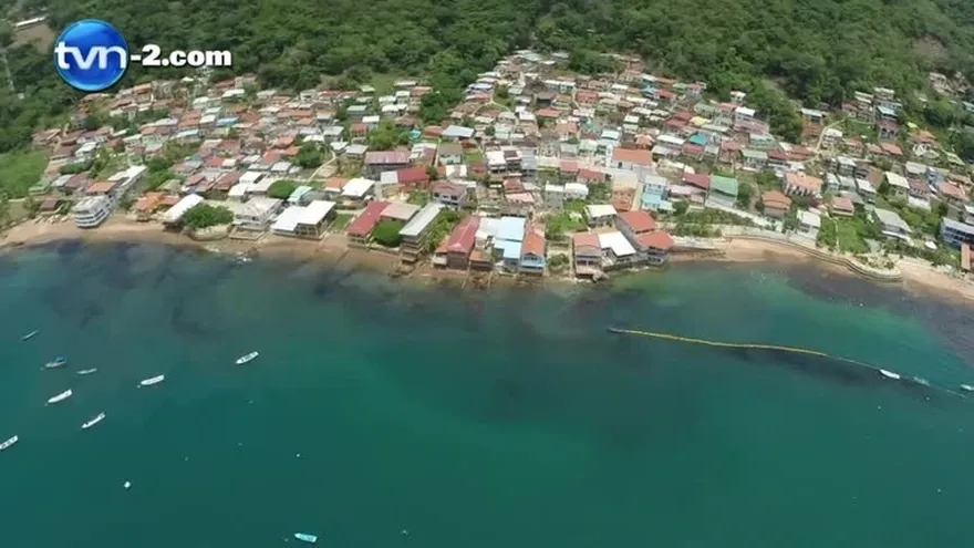 Residente de Taboga preocupados por derrame de combustible en sus costas