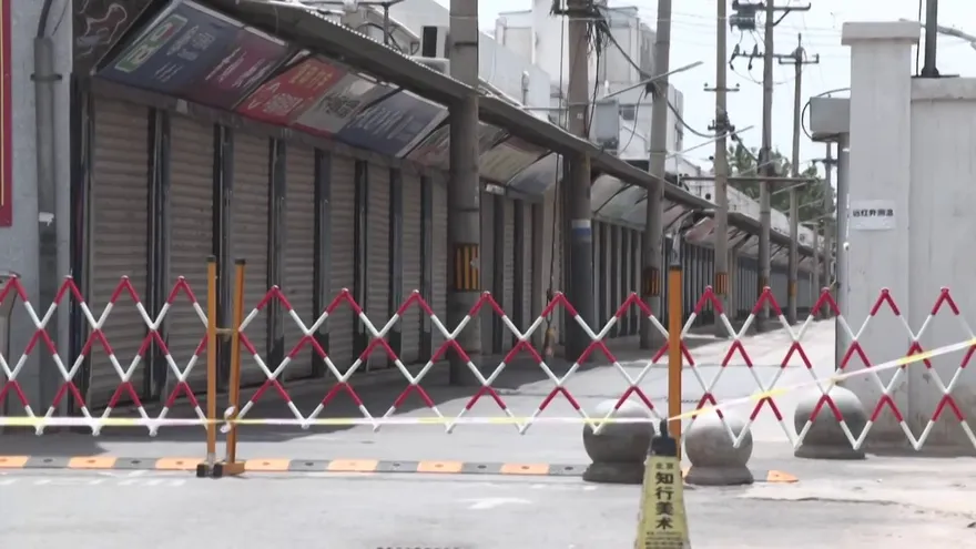 Rebrote de coronavirus en barrios de Pekín impone nuevo confinamiento