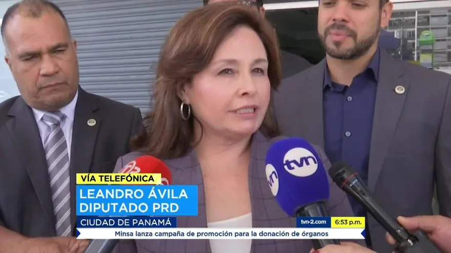 Diputados Ávila y Fernández reaccionan por renuncia de Porcell