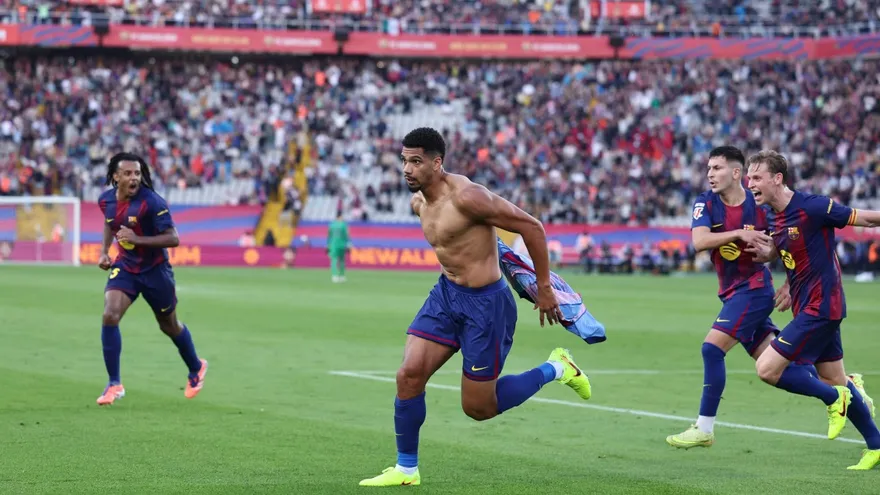 Ronald Araujo celebra gol del triunfo para Barcelona