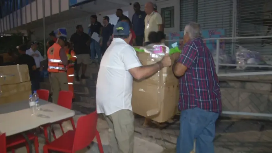 La ayuda empieza a llegar para damnificados de La Macarronera