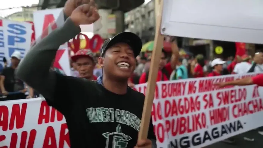 Miles de filipinos protestan contra Duterte en el Día del Trabajo