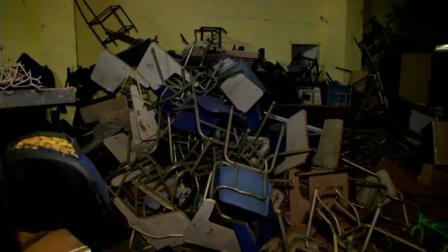 Descartan chatarras acumuladas en centros educativos