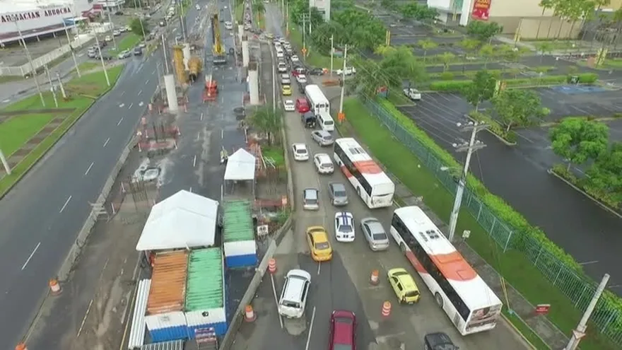 Tranques en la capital impacientan a los conductores
