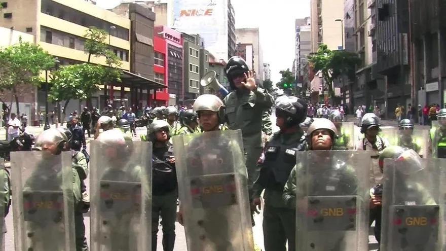 Venezuela dispersan con gases protesta contra gobierno
