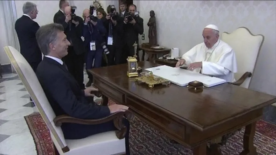 El Papa Francisco y Macri en un encuentro muy formal